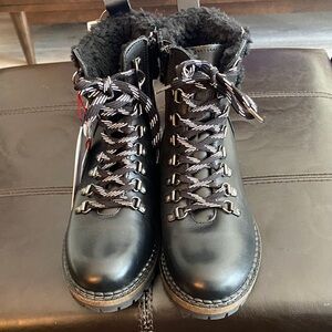 Pajar Black Ankle Boots with Gray Laces